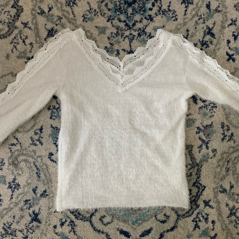 White lace Long sleeve sweater